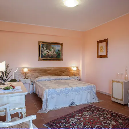 Hotel La Corte Di Opaka 4*